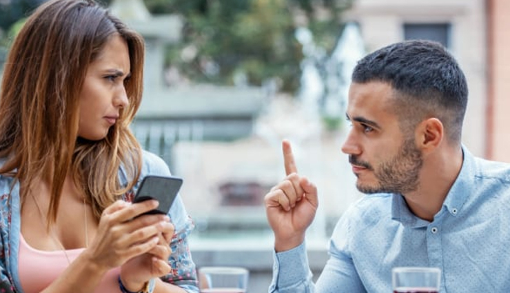 signs he is a boundary pusher,relationship boundary pusher,red flags in a relationship,signs of toxic relationship,emotional boundaries in dating,how to set boundaries in a relationship,dealing with a controlling partner,unhealthy relationship signs,manipulative boyfriend signs,respecting personal boundaries