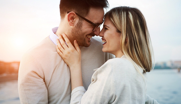 signs you are in a relationship,relationship status signs,how to know if you are a couple,emotional closeness signs,relationship clarity,exclusive relationship signs,relationship communication,defining a relationship,signs of being more than friends,are we in a relationship,signs of a serious relationship,relationship milestones,mutual commitment signs