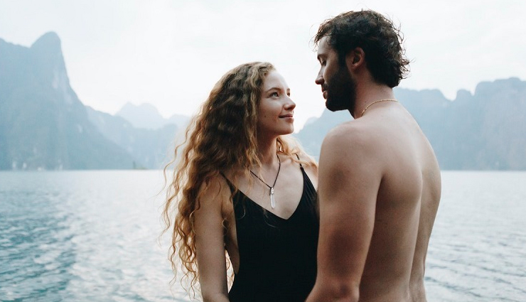 signs of love in a relationship,understanding what love feels like,how to recognize love in a partnership,clear indications of true love,love signs in a romantic connection,emotional cues of being in love,characteristics of genuine love,identifying signs of love and affection,unmistakable signs of being in love,knowing when you are experiencing true love