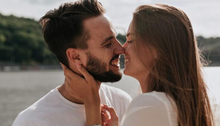 रिलेशनशिप में आते ही देखने को मिलते हैं ये बदलाव, कहीं आपके साथ भी तो नहीं हो रहा ये 