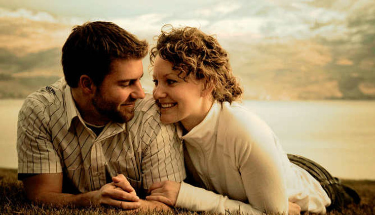 बोरिंग पत्नी को यूं बनाये रोमांटिक, ले इन शानदार टिप्स की मदद how to romanticize boring wives,tips to fill romance in boring wives,romantic couple tips,relationship tips,relations,mates and me