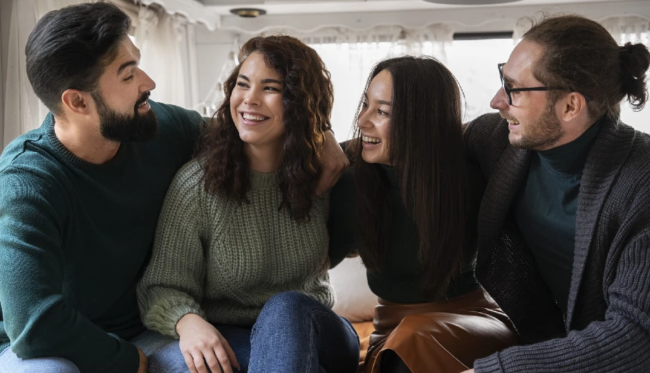 हर किसी से शेयर न करें ये रिलेशनशिप सीक्रेट्स, वरना रिश्ते में आ सकती हैं दरारें