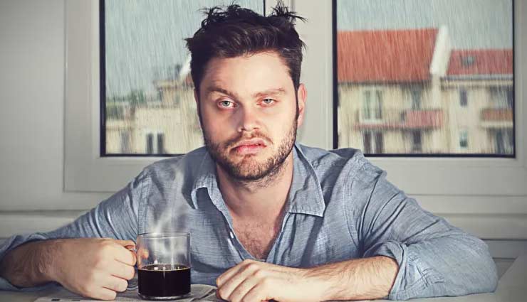 हैंगओवर पैदा करता है सिरदर्द, इससे आराम पाने के लिए आजमाए ये घरेलू उपाय