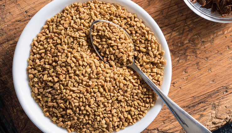 fenugreek seeds,egg yolks,baking soda,tea tree oil,aspirin,home remedies,home remedies to reduce dandruff,dandruff tips,hair care tips,beauty tips