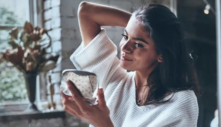 5 Quick Home Remedies To Get Rid of Dandruff