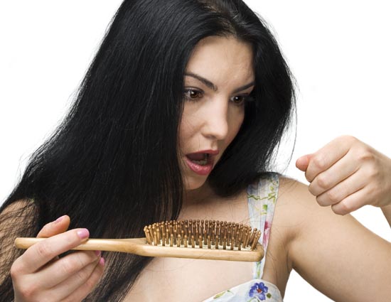 बाल झड़ने और टूटने से रोकने के आसान उपाय 