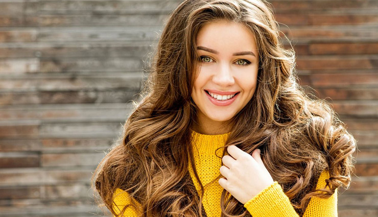 बालों का स्वस्थ रहना बेहद आवश्यक, जानें इन्हें धोने का सही तरीका 