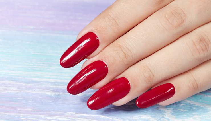 लम्बे नाखून बढाते है हाथों का आकर्षण, इन घरेलू उपायों की मदद से बढाए इन्हें 