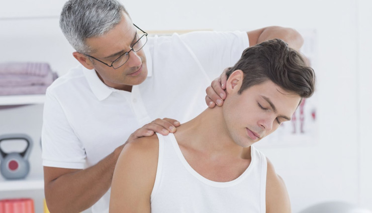 गर्दन की अकडन का दर्द होता है कष्टकारी, इन आसान उपायों से पाए राहत neck pain,home remedies for neck pain,Health tips