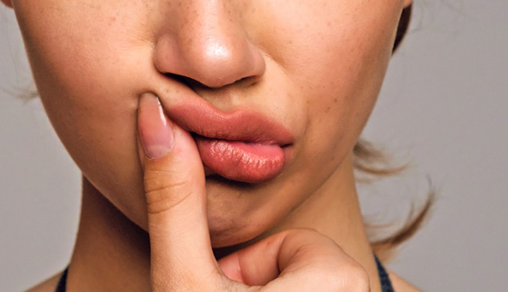 आपके चेहरे की खूबसूरती को घटाने का काम करते है पिम्पल, ये घरेलू उपाय दिलाएँगे जल्द निजात 