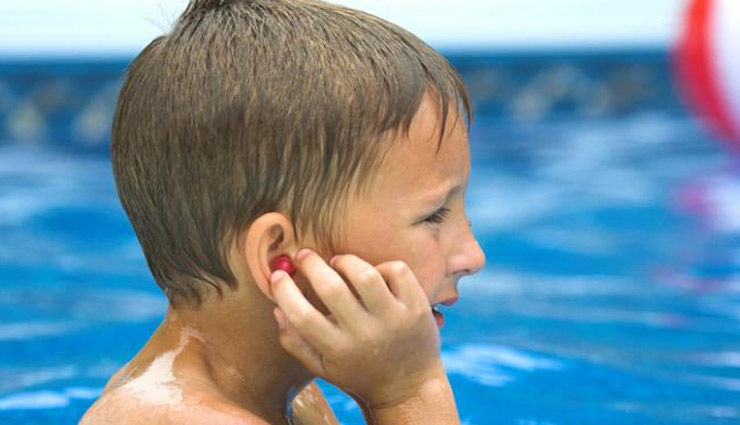 कान में गया बारिश का पानी पहुंचा सकता है नुकसान, तुरंत करे ये काम, मिनटों में मिलेगा फायदा