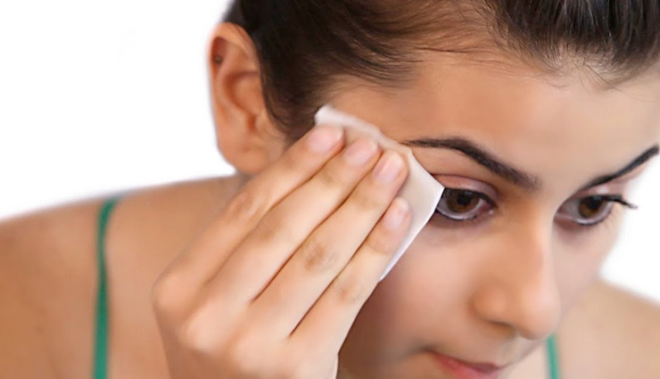 रात में आंखों से काजल साफ करके सोएं, ले इन 10 आसान टिप्स की मदद