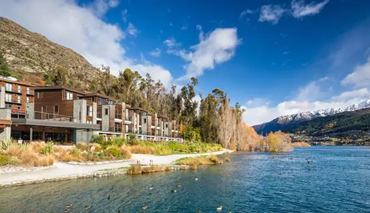resorts in new zealand,amazing resorts,new zealand,waiheke island resort,hilton queenstown resort & spa,wai ora lakeside spa resort,lake taupo holiday resort,matakauri lodge