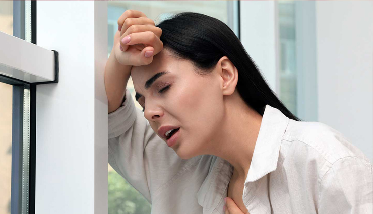 clove oil side effects,dangers of using clove oil,clove oil risks,clove oil adverse reactions,is clove oil safe to use?,potential side effects of clove oil,clove essential oil dangers,precautions when using clove oil,clove oil allergy symptoms,clove oil toxicity