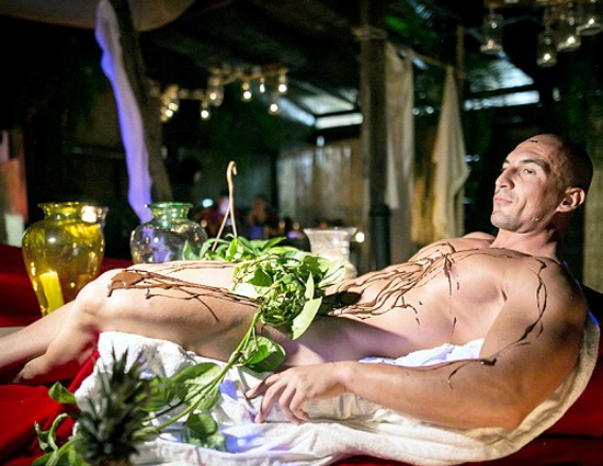 Would You Stripe Off Just For Dine?