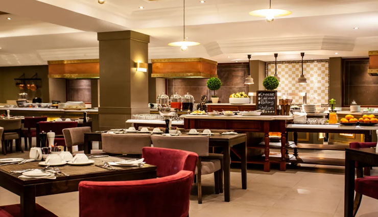 windhoek,restaurants of windhoek,must visit restaurants,joes beerhouse,o portuga,sardinia blue olive,leo at the castle,garnish