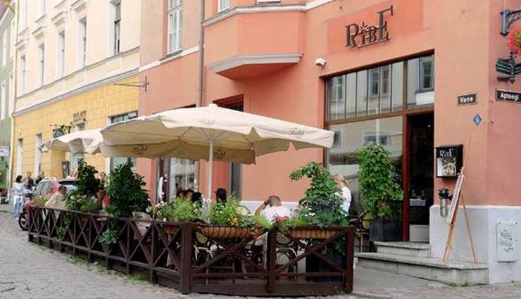 tallinn,restaurants to visit in tallinn,rataskaevu 16,ribe,olde hansa,f-hoone,kohvik moon