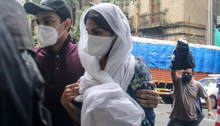 रिया, भाई शोविक और पिता को आमने-सामने बैठाकर सवाल-जवाब जारी, अफसरों ने पूछा- बेटी को कब और कितने पैसे दिए?