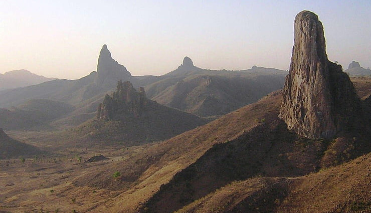 cameroon,must-see places,beauty,diversity,travel destinations,tourism,attractions,natural wonders,cultural sites,historical landmarks,wildlife,adventure,scenic beauty,top destinations,explore cameroon,african travel