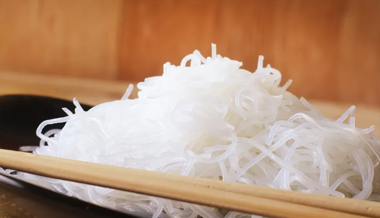 atho recipe,spicy street food delight,flavorful atho dish,yangon street food recipe,quick and easy atho,delicious rice noodle recipe,tangy vegetable and noodle dish,myanmar-inspired street food,asian street food recipe,exotic flavors of atho