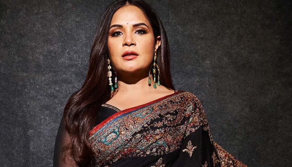 2 News : बेटी के जन्म के बाद बंदूक लेने की सोच रही थीं यह एक्ट्रेस, शाहिद की बड़ी फिल्म बंद होने पर बोले डायरेक्टर