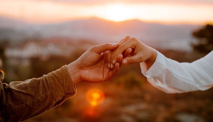 effective communication in relationships,how to communicate better with your partner,open dialogue in relationships,relationship communication tips,improve couple communication,expressing emotions in a relationship,healthy communication techniques,how to talk to your partner,honest conversations in love,communication barriers in relationships