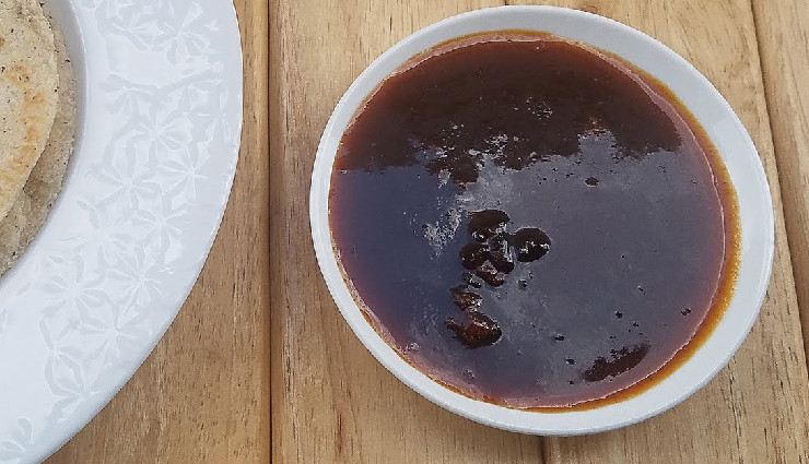 local foods maldives,maldivian cuisine,maldivian breakfast,mashuni,garudhiya,maldivian soup,mas huni,bis keemiya,maldivian pastries,bajiya,rihaakuru,maldivian lobster,havaadhulee bis,saagu bondibai,kulhi boakibaa,maldivian desserts,maldivian seafood,maldivian street food,maldivian culture,maldives food guide