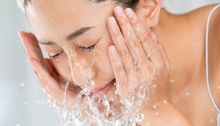 turmeric for skin,turmeric face mask mistakes,benefits of turmeric,glowing skin with turmeric,turmeric and rose water,turmeric with milk,natural facial hair removal,turmeric beauty tips,skincare with turmeric,how to apply turmeric on face