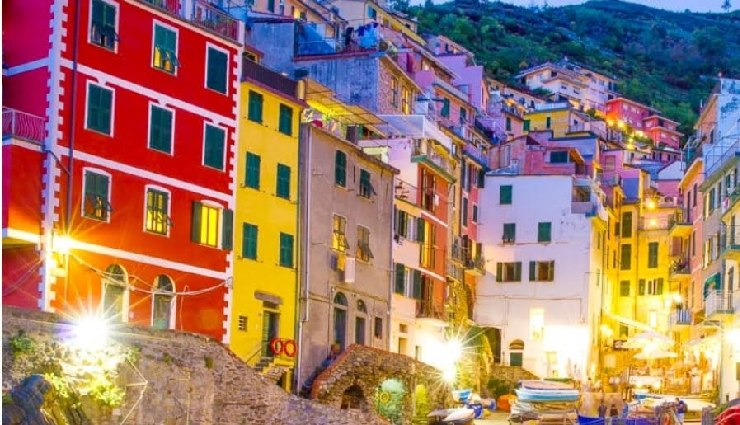 pink destinations around the world,pink travel spots,jaipur pink city,keukenhof tulip gardens,lake hillier pink lake,riomaggiore cinque terre,hitachi seaside park,craigievar castle,tân Định church,hundertwasser green citadel,pink tourist attractions