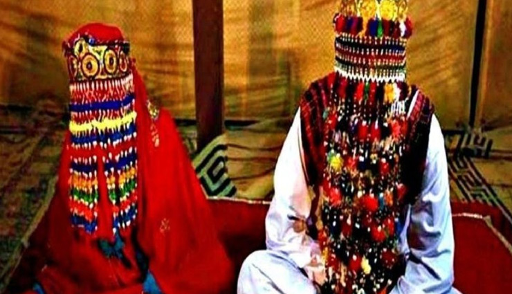 यहाँ सबके सामने मनानी पडती है सुहागरात, इसके पीछे की सच्चाई कर देगी आपको सोचने पर मजबूर 