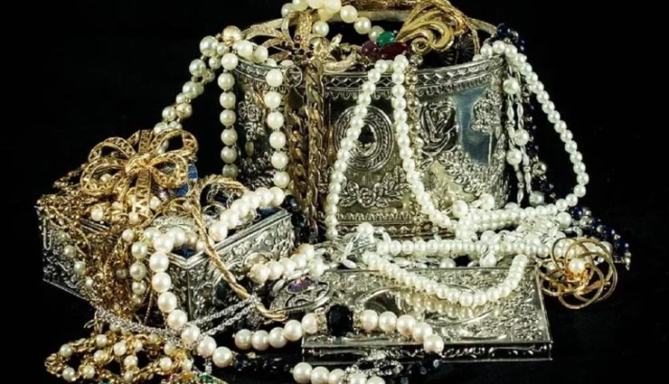 weird news,weird information,war of the bucket,war in bologna and modena