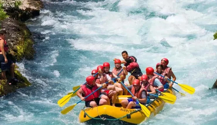 things to do in shimla,shimla travel guide,top attractions in shimla,shimla sightseeing,must-see places in shimla,shimla tourism highlights,shimla adventure activities,shimla shopping and markets,historical sites in shimla,scenic spots in shimla