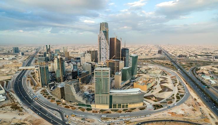 riyadh,things to do in riyadh,dining at glass ball,shopping at riyadh gallery,birthplace of saudi arabia,saudi arabia biggest museum,largest park