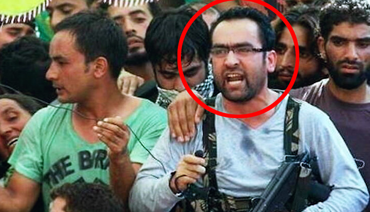 riyaz naikoo killed,heavy stone pelting,encounter site,mha,jk police,law and order situation,dg dilbagh singh,news,news in hindi