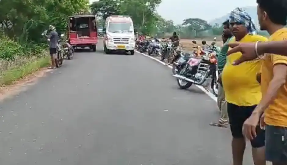 ओडिशा में दर्दनाक सड़क हादसा, तेज रफ्तार बस ने ऑटो को 100 मीटर तक घसीटा, एक ही परिवार के 6 लोगों की मौत