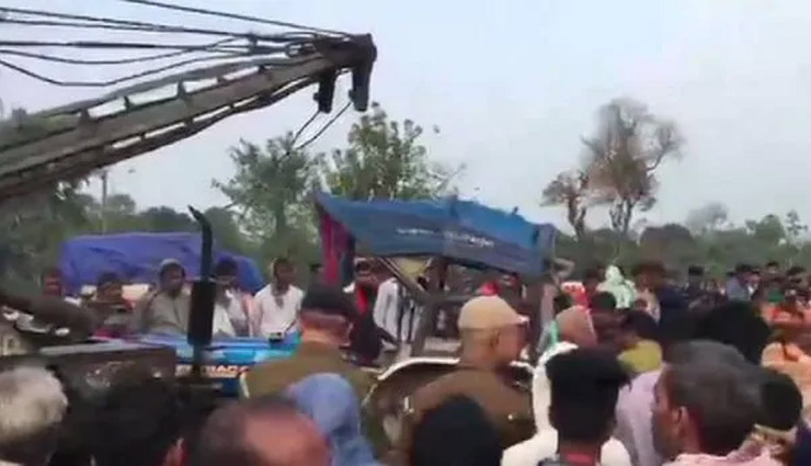 बिहार : स्कॉर्पियो-ट्रैक्टर में जोरदार टक्कर, 11 लोगों की मौत, 4 घायल