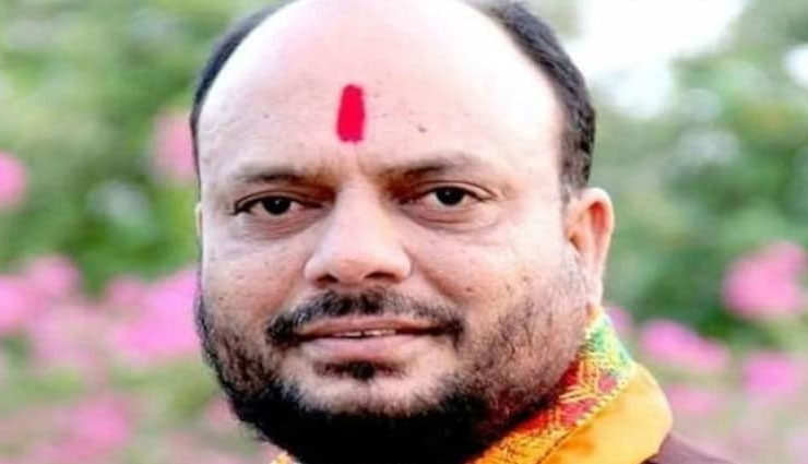 'विकास देखना है तो हमारी सड़कें देखिए, हेमा मालिनी के गाल की तरह चिकनी हैं,' विवाद के बाद मंत्री ने मांगी माफी