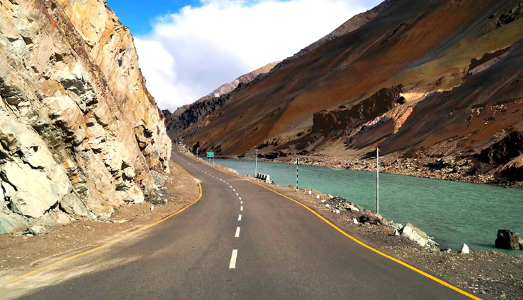 manali to leh,guwahati to tawang,mumbai to goa,ahmedabad to kutch,dehradun to nainital,darjeeling to pelling,romantic road trips in india,romantic road trips for couples,road trips in india
