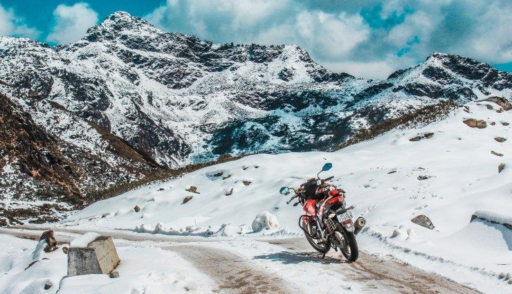 manali to leh,guwahati to tawang,mumbai to goa,ahmedabad to kutch,dehradun to nainital,darjeeling to pelling,romantic road trips in india,romantic road trips for couples,road trips in india
