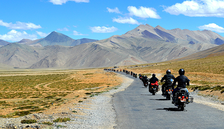 romantic road trips in india,road trips in india,manali to leh,shillong to cherrapunjee,mumbai to goa,ahmedabad to kutch,kozhikode to kollegal,visakhapatnam to araku valley