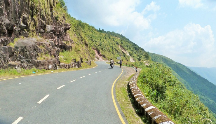 road trips,road trips in india,best road trips,must try road trips in india,india,mumbai to goa road trip,manali to leh-ladakh road trip,chennai to puducherry road trip,guwahati to cherrapunjee road trip,delhi to agra road trip