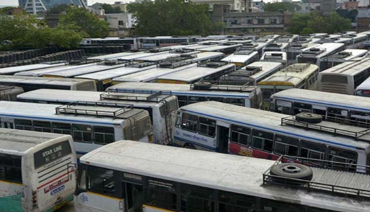 भरतपुर : अपने घर पहुंचने के चक्कर में उड़ी सोशल डिस्टेंसिंग की धज्जियां, 10 से नहीं चलेगी रोडवेज बस