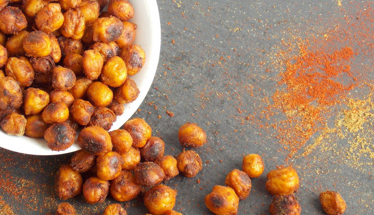 healthy road trip snacks,best snacks for road trips,nutritious snacks for traveling,cheese and apple slices,roasted chickpeas,shelled pistachios,granola bars,makhana snacks,homemade trail mix,sprout salad,energy balls,pumpkin seeds,hard-boiled eggs