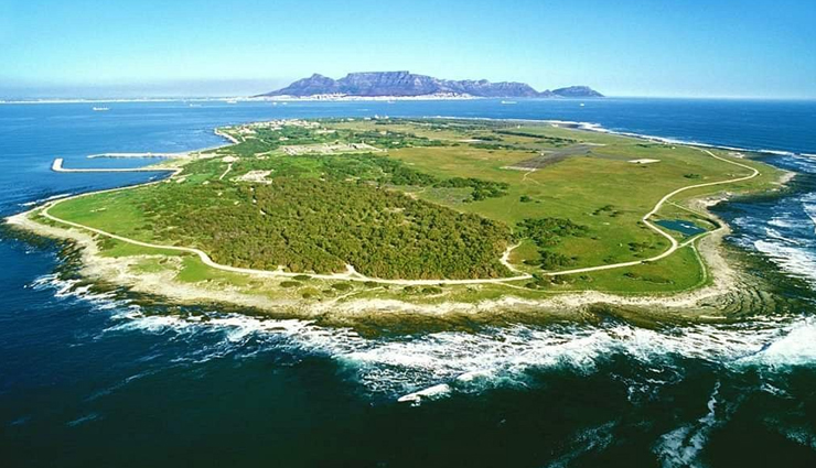 south africa destinations,popular places in south africa,must-visit destinations in south africa,top tourist spots in south africa,south africa travel guide,best places to visit in south africa,south africa tourism,famous landmarks in south africa,south africa sightseeing,top attractions in south africa