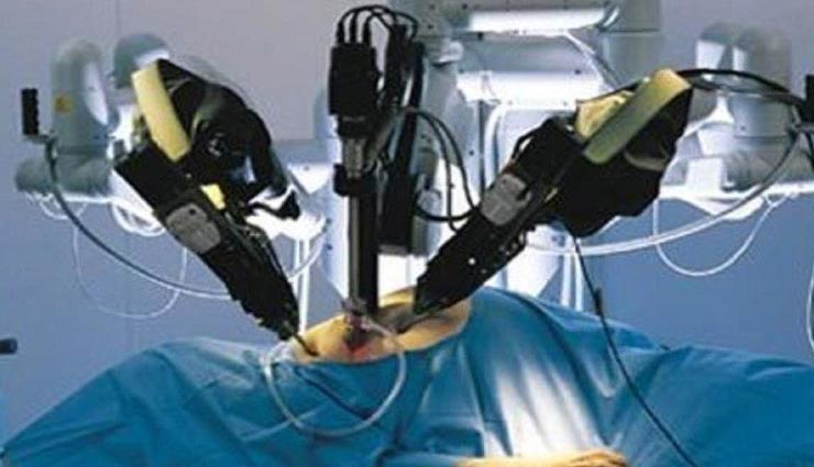 भारतीय मूल के एक सर्जन की अगुवाई में रोबोट ने की पहली सर्जरी, निकाला दुर्लभ किस्म का ट्यूमर