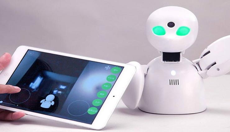 स्टूडेंट्स नहीं जाना चाहते स्कूल तो अपनी जगह भेजें इस रोबोट को, करेगा आपका सारा काम