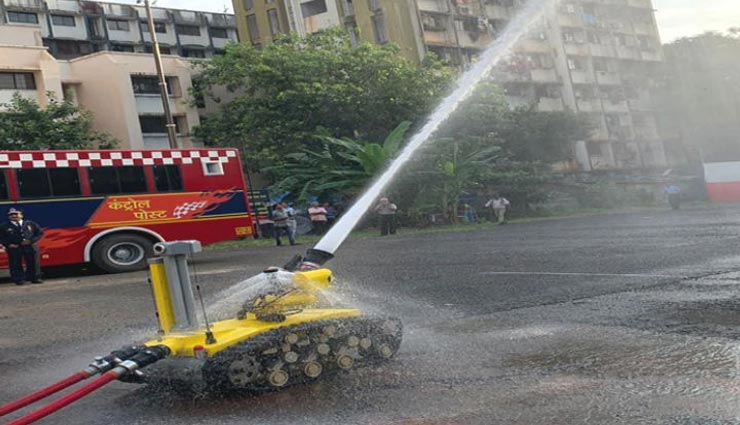 mumbai fire,mumbai,shopping centre,mumbai borivali,fire in mall,robot,news