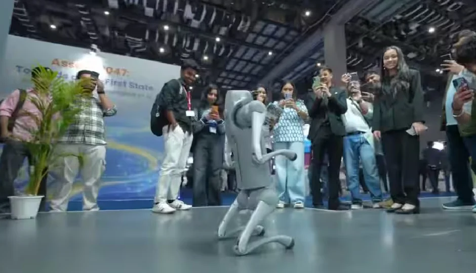 चाइनीज रोबोट को ‘देसी इनोवेशन’ बताने पर घिरी गलगोटिया यूनिवर्सिटी, सरकार ने एक्सपो छोड़ने को कहा