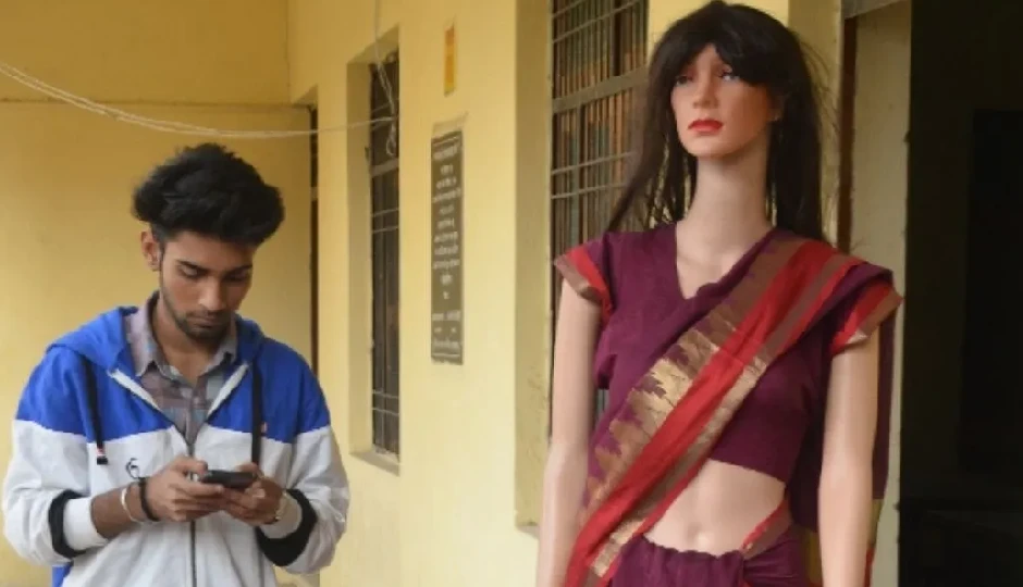 बच्चों की पढ़ाई में क्रांति की शुरुआत, 17 वर्षीय आदित्य ने बनाया AI रोबोट टीचर, इस फिल्म से मिली प्रेरणा