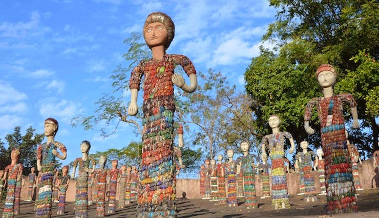 चंडीगढ़ शहर का एक प्रमुख और चर्चित पर्यटक स्थल है -  रॉक गार्डन